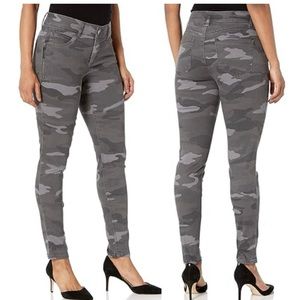 Democracy Ab Solution Camo pant size 12